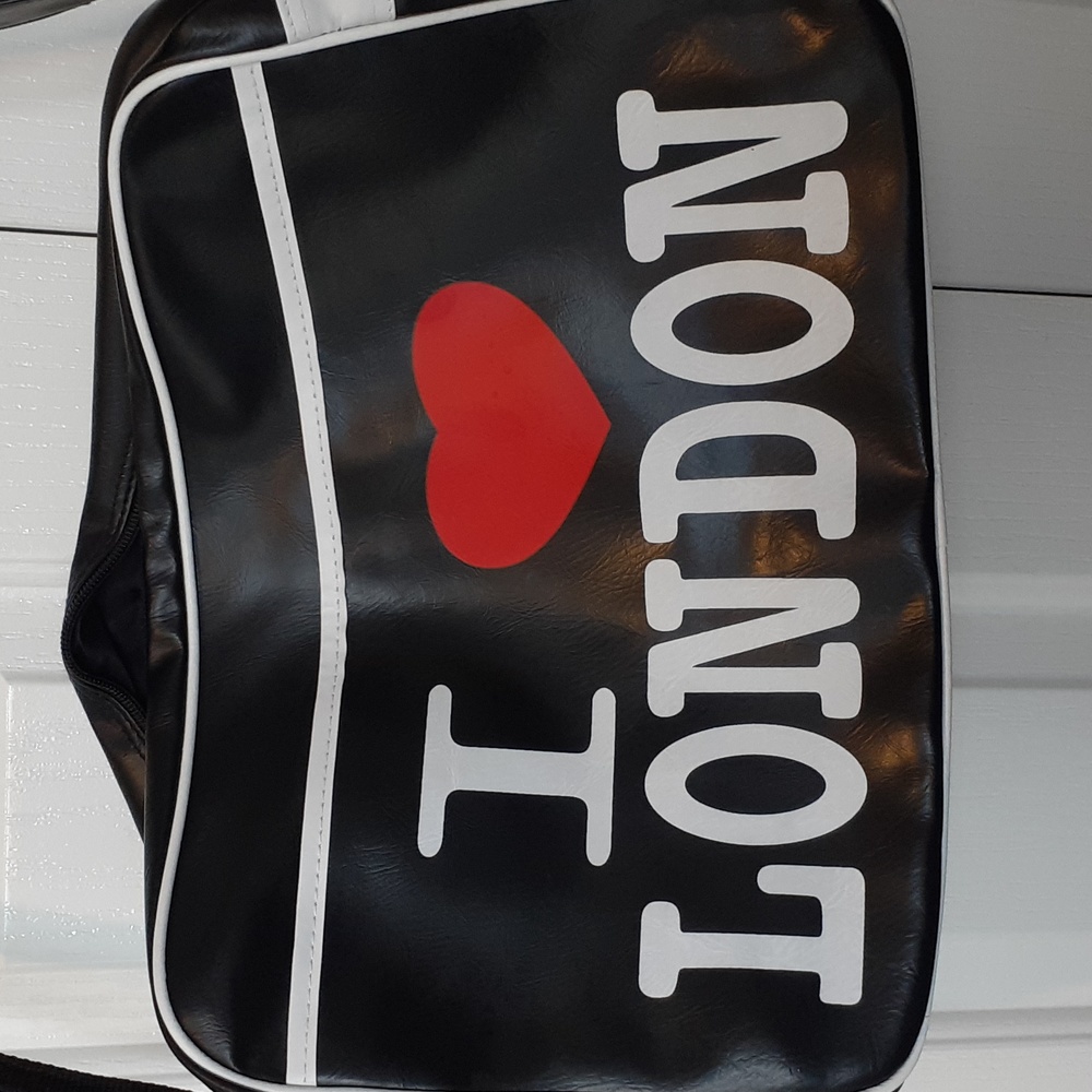 I love London black shouder large leather bag - Picture 2 of 10